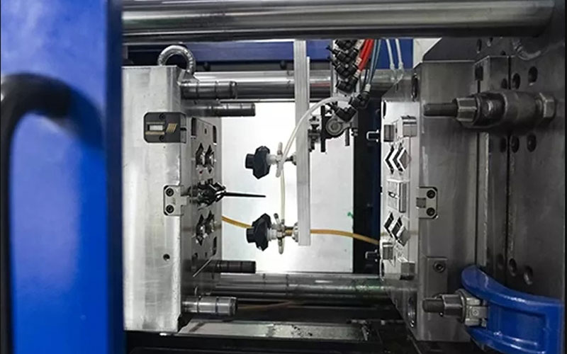Plastic-Injection-Mold-Build