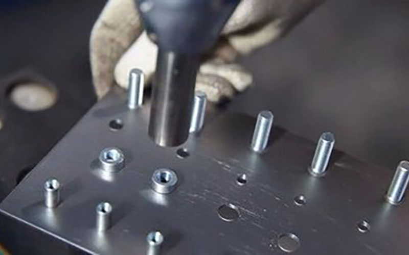 Threaded-Riveting