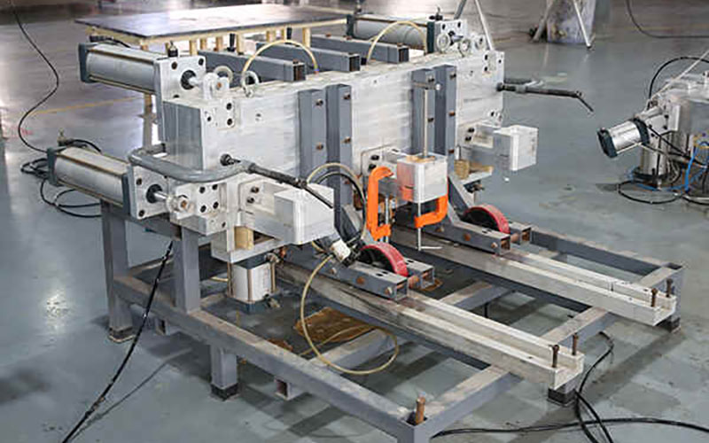 Foam-Reaction-Injection-Molding