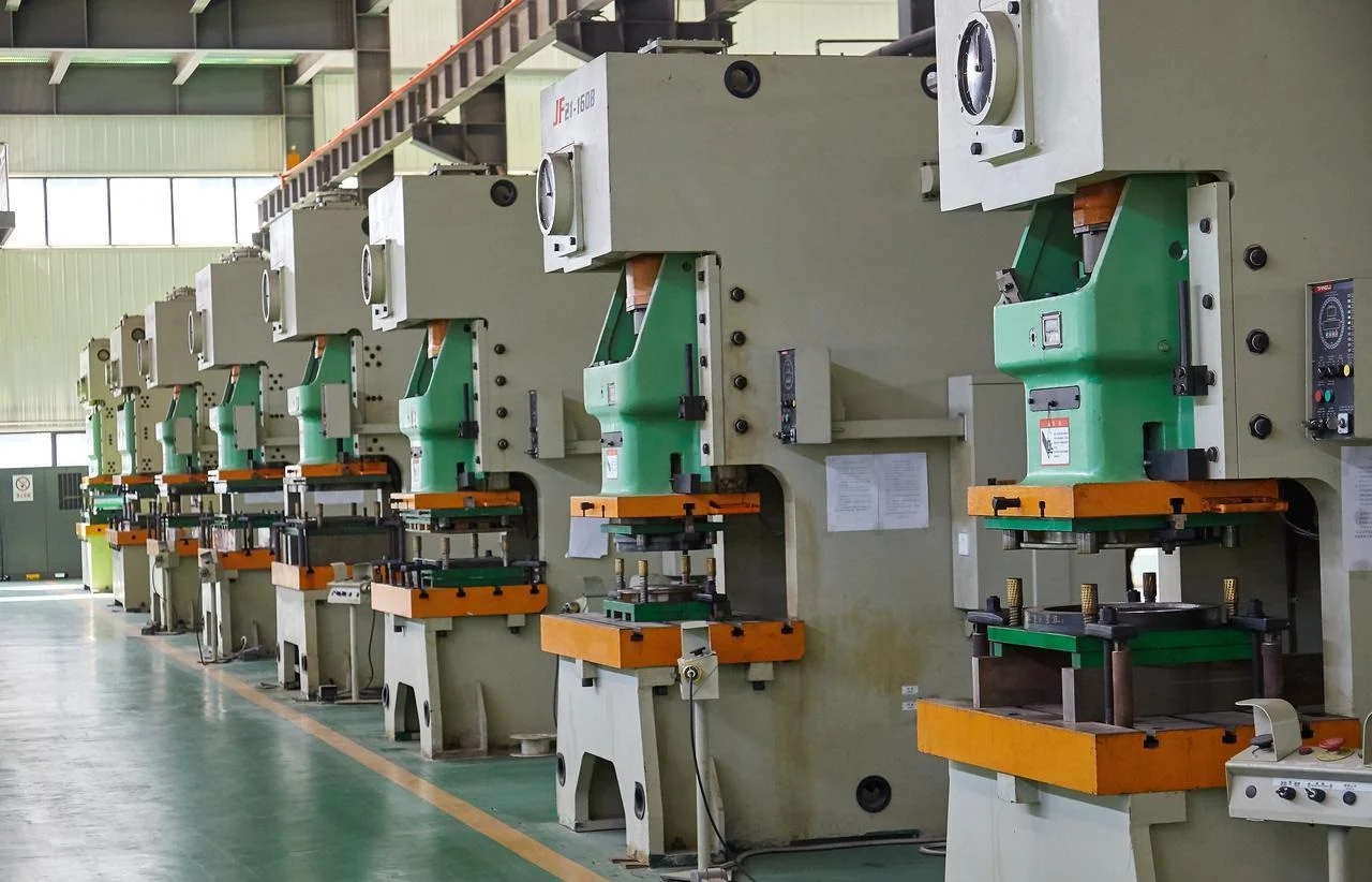 CNC Machining vs. Sheet Metal Fabrication