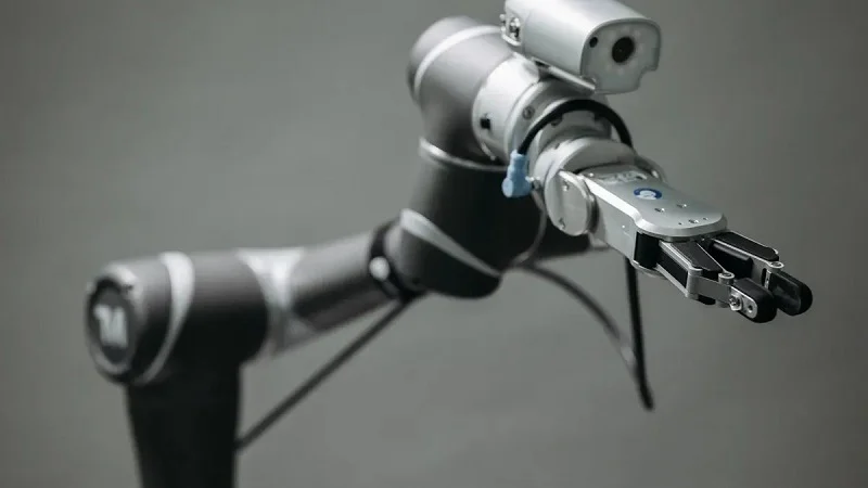 Challenges and Solutions in Service Robot CNC Machining