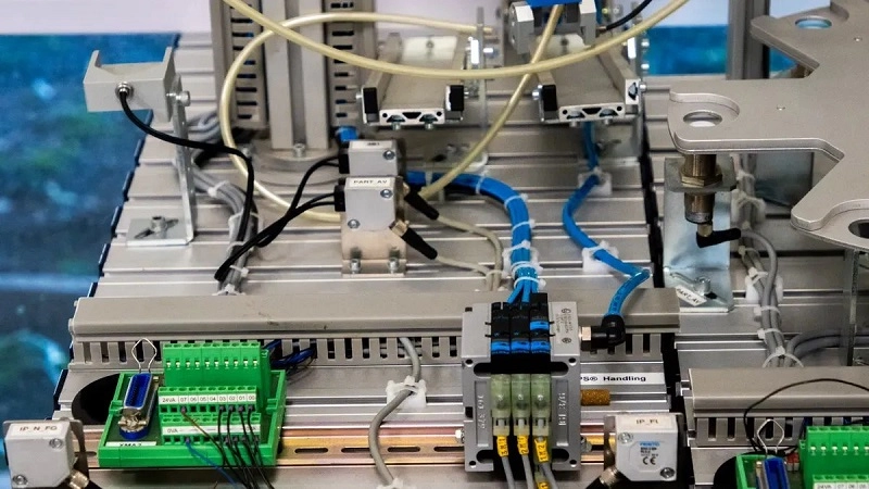 Common Manufacturing Processes for Service Robot Components